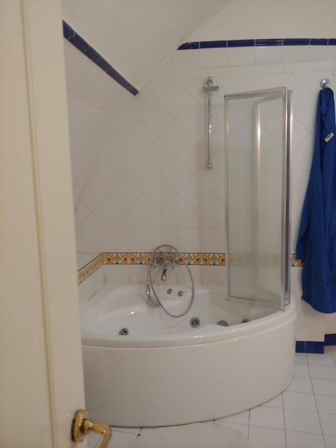La Casa Di Francesca Hotel Наполи Екстериор снимка